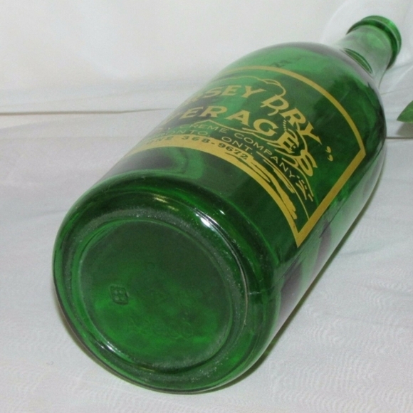 Vintage Jersey Dry Beverages Soda Bottle NU JERSEY CREME Toronto Canada 30 oz #3 - Picture 7 of 7